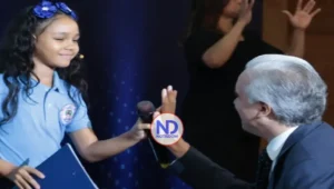 De Camps insta docentes seguir compromiso