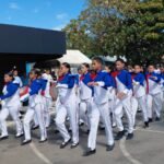 Los estudiantes desfilaron con los colores de la dominicanidad