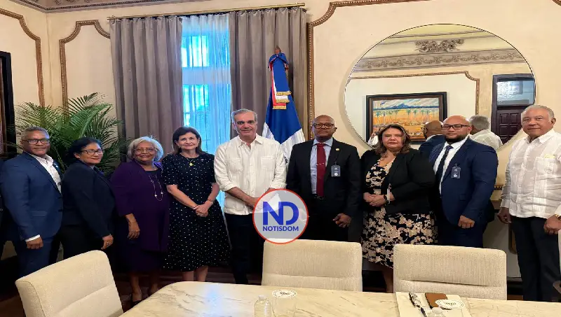 Abinader y el CMD abordan mejoras en las condiciones laborales de los médicos