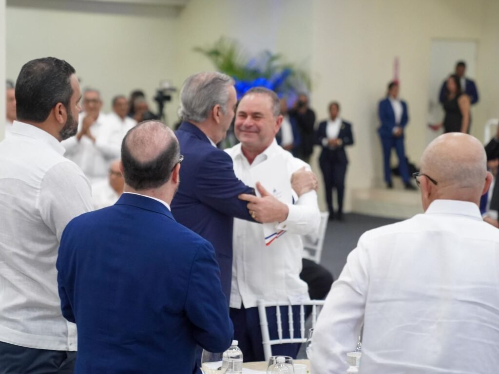 Luis Abinader y Francisco Oliverio Espaillat Luis Abinader llama sectores a consensuar acciones para continuar fortalecimiento y modernizando la agropecuaria