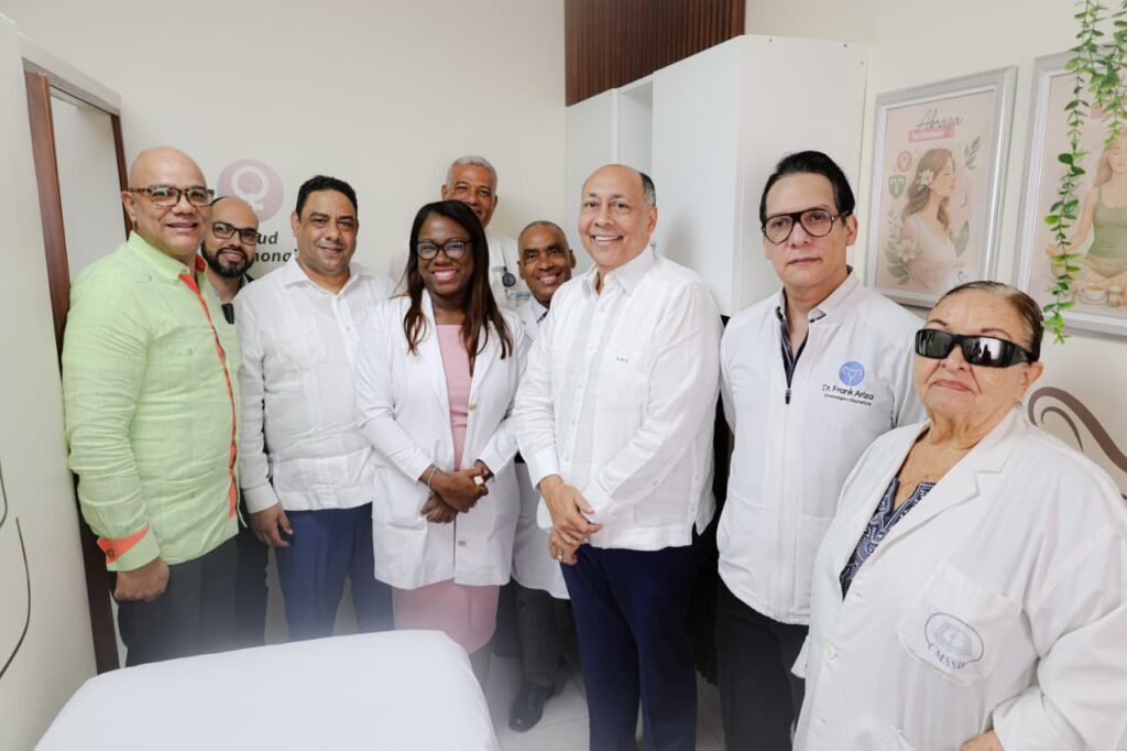 Luis Rene Canaan Rojas Y OTROS 1 Hospital SEMMA Santo Domingo inaugura Unidad de Patología de Mama y Climaterio 
