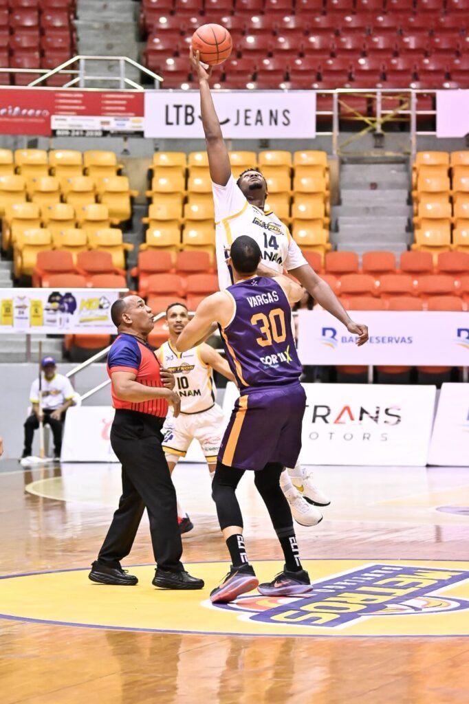 Metros de Santiago Y Heroes de Moca 1 Metros de Santiago vencen a Héroes de Moca y extienden su invicto en la LNB