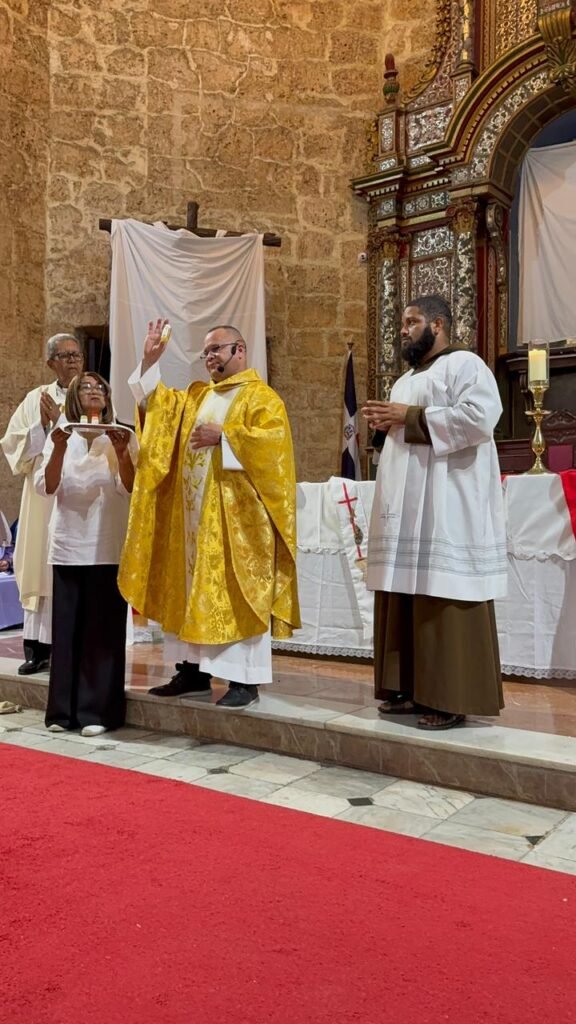 Misa de lavatorio de los pies 2 Sacerdote Frankelis Rodríguez resalta valor del servicio durante misa del lavatorio de los pies