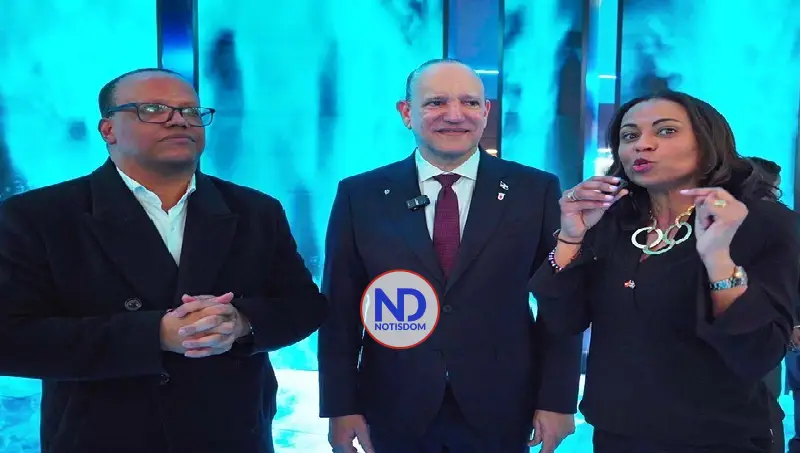 Alcalde de Santiago destaca desde Madrid nuevo vuelo que conecta la ciudad