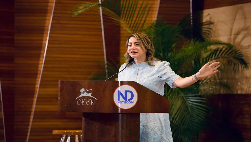 Ministra de la Mujer destaca impacto del acceso al crédito femenino en foro Mujeres en la Banca