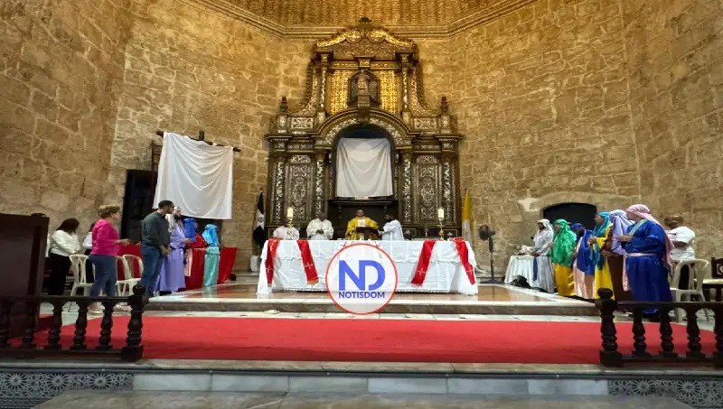Sacerdote Frankelis Rodríguez resalta valor del servicio durante misa del lavatorio de los pies