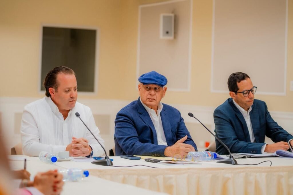 Paliza participa en comision que estudia ley contra financiamiento ilicito Paliza participa en comisión que estudia ley contra financiamiento ilícito