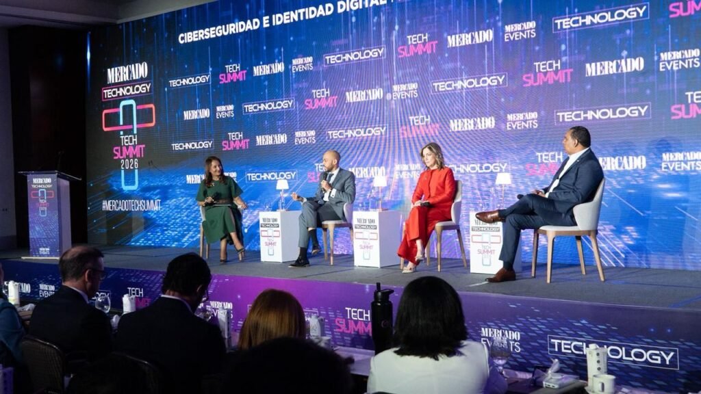 Panel Ciberseguridad e Identidad Digital Director de la Ogtic expone la importancia de la identidad digital en el país