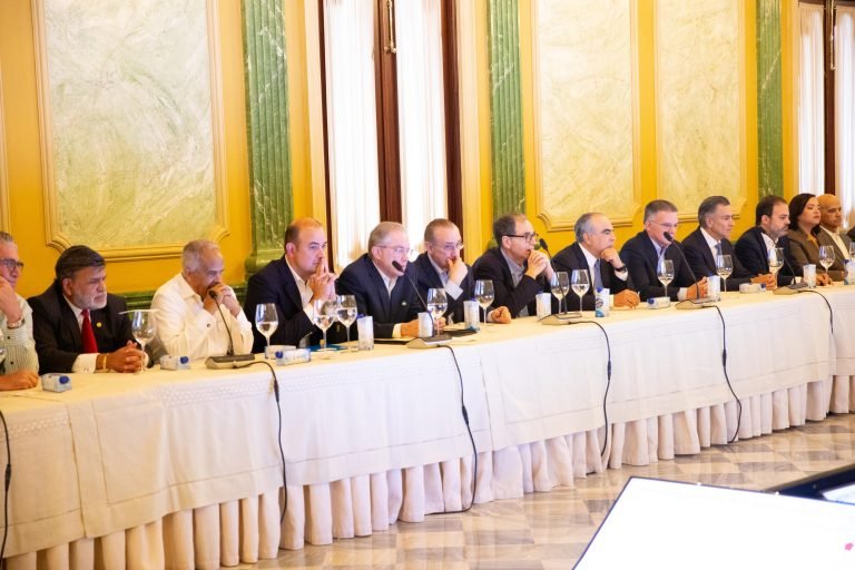 Representantes del sector productivo participantes en la reunion No hay razones importantes para alza precios, dice Abinader