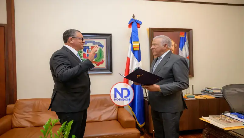 Juramentan a Carlos Alessandry Roa Howley como director ejecutivo del Plan San Juan