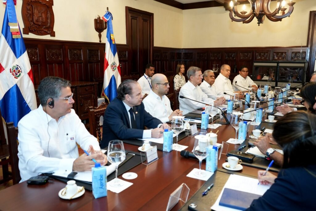 representante especial de la Fuerza de Supresion de Pandillas 1 Canciller se reúne con misión antipandillas de Haití ante despliegue tropas internacionales