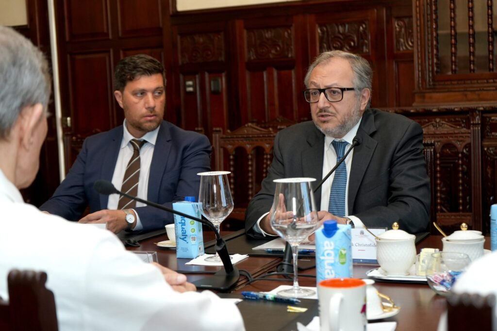 representante especial de la Fuerza de Supresion de Pandillas Canciller se reúne con misión antipandillas de Haití ante despliegue tropas internacionales