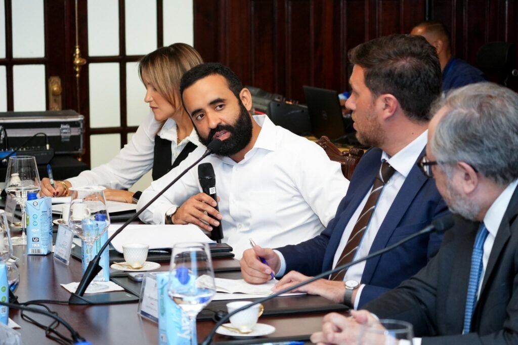 representante especial de la Fuerza de Supresion de Pandillas 2 Canciller se reúne con misión antipandillas de Haití ante despliegue tropas internacionales