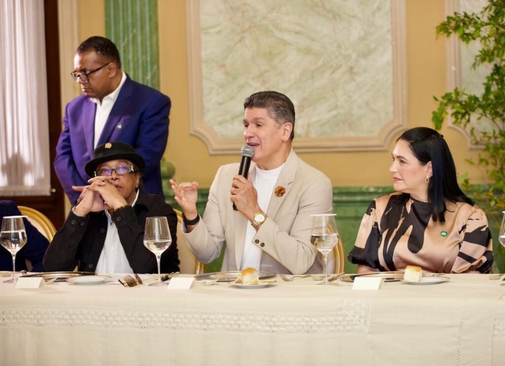 Gobierno anuncia licitación para rescatar el Teatro Agua y Luz en Santo Domingo 6 ARTISTAS 1 Gobierno anuncia licitación para rescatar el Teatro Agua y Luz en Santo Domingo