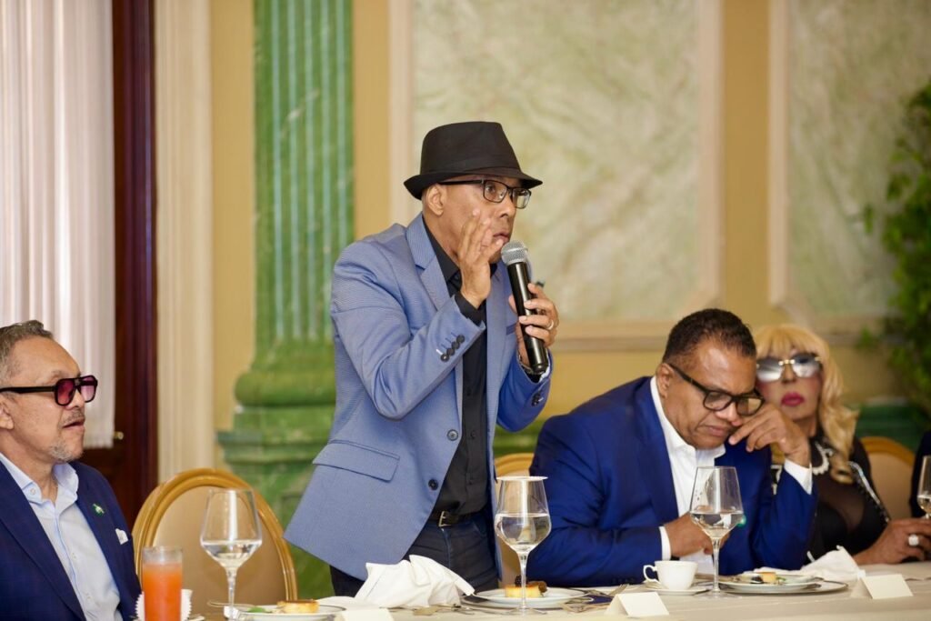 Gobierno anuncia licitación para rescatar el Teatro Agua y Luz en Santo Domingo 7 ARTISTAS Gobierno anuncia licitación para rescatar el Teatro Agua y Luz en Santo Domingo