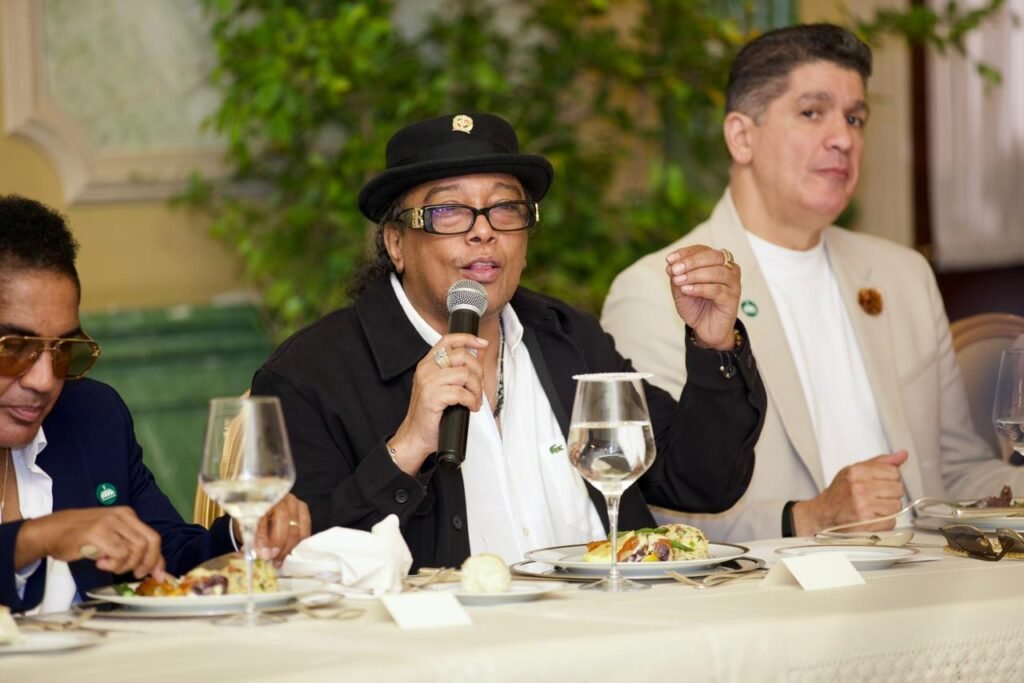 Gobierno anuncia licitación para rescatar el Teatro Agua y Luz en Santo Domingo 4 ARTISTAS 3 Gobierno anuncia licitación para rescatar el Teatro Agua y Luz en Santo Domingo
