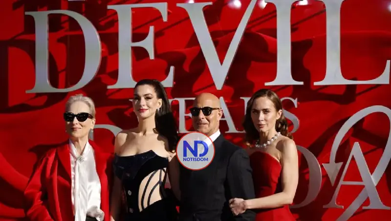 Los actores Emily Blunt y Stanley Tucci reciben estrella en el Paseo de la Fama de Hollywood
