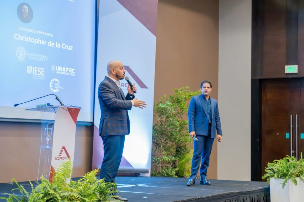 Almuerzo Empresarial Mivhed y Acoprovi 2 Ito Bisonó presenta en Acoprovi avances de modernización de la permisología