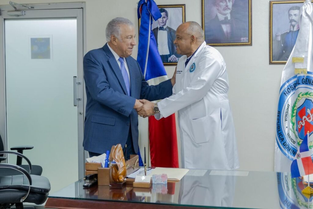 Andres Bautista Garcia y Juan Antonio Paredes Ministro Andrés Bautista visita Hospital General Docente de la Policía Nacional