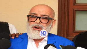 Ángel Martínez es enviado a juicio de fondo por la acusación de difamación que le hace Faride Raful