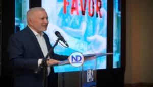 Senador habla de clientelismo y democracia en su nuevo libro
