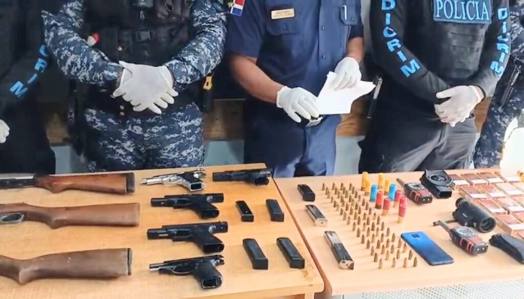 Armas de fue y otros objetos ocupados en Barahona Arrestan cinco personas, ocupan cinco armas de fuego y otros ilícitos en Barahona