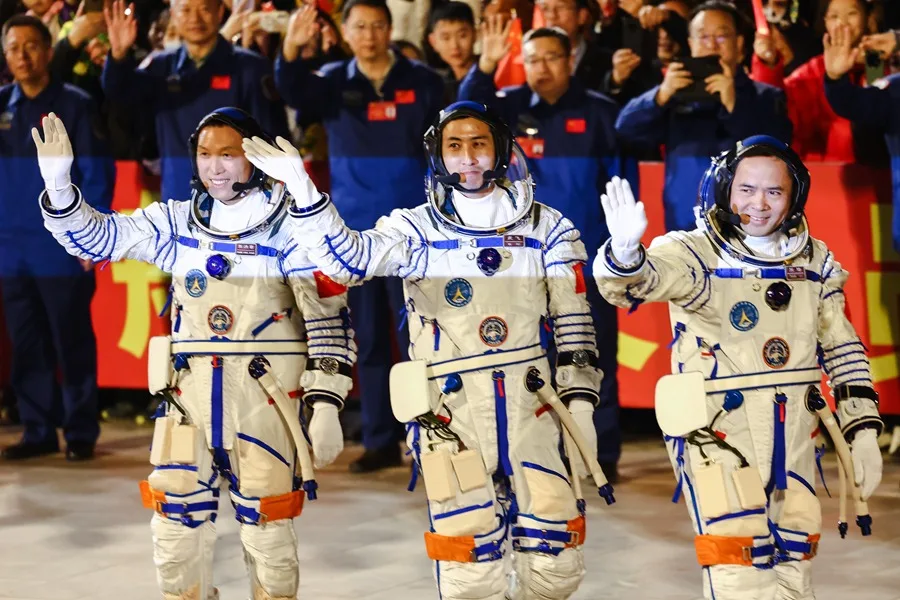 Astronautas 1 China presenta misión espacial tripulada Shenzhou-23 con primer astronauta de Hong Kong