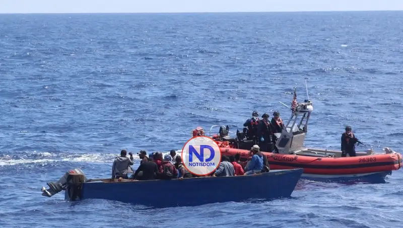 Arrestan dos dominicanos por contrabando 64 migrantes a PR