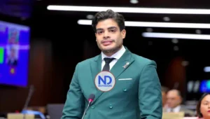 Diputado Bray Vargas propone becas automáticas para estudiantes meritorios