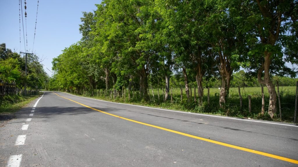 Abinader inaugura carretera Enriquillo–El Higüero en Barahona que impactará a 300 mil habitantes 12 Carretera Enriquillo–El Higuero en Barahona Abinader inaugura carretera Enriquillo–El Higüero en Barahona que impactará a 300 mil habitantes