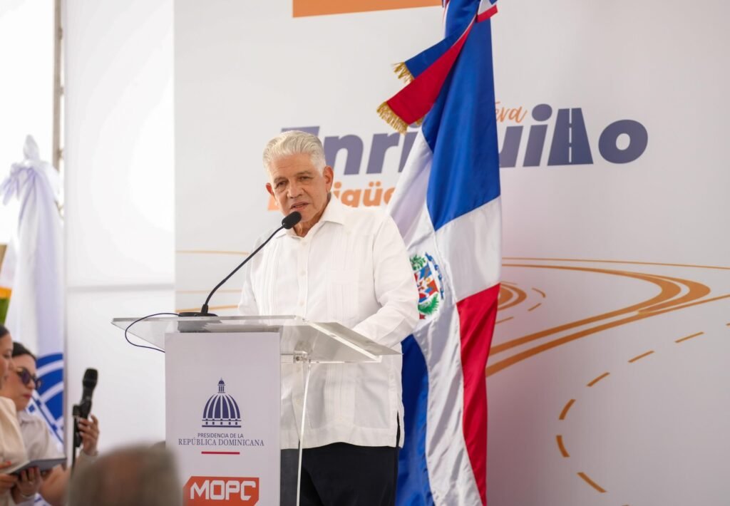 Abinader inaugura carretera Enriquillo–El Higüero en Barahona que impactará a 300 mil habitantes 4 Eduardo Estrella 3 Abinader inaugura carretera Enriquillo–El Higüero en Barahona que impactará a 300 mil habitantes