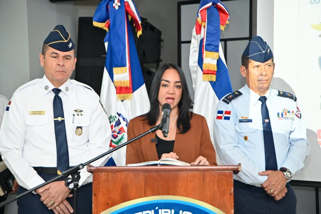Faride Raful anuncia puesta en marcha de sistema para detectar celulares robados 4 Faride Raful 16 Faride Raful anuncia puesta en marcha de sistema para detectar celulares robados