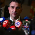 Flávio Bolsonaro pide a la Justicia retirar del aire un sondeo en el que pierde 6 puntos