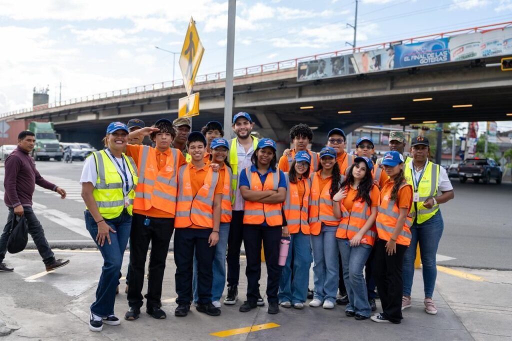 Guardianes del Transito Milton Morrison impulsa educación vial como requisito de graduación en escuelas y colegios