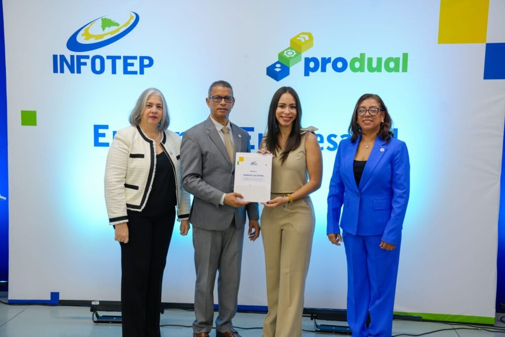 Infotep entrega certificados a empresas por apoyo al Produal Infotep impulsa Formación Dual para empleabilidad y competitividad en Santo Domingo Este