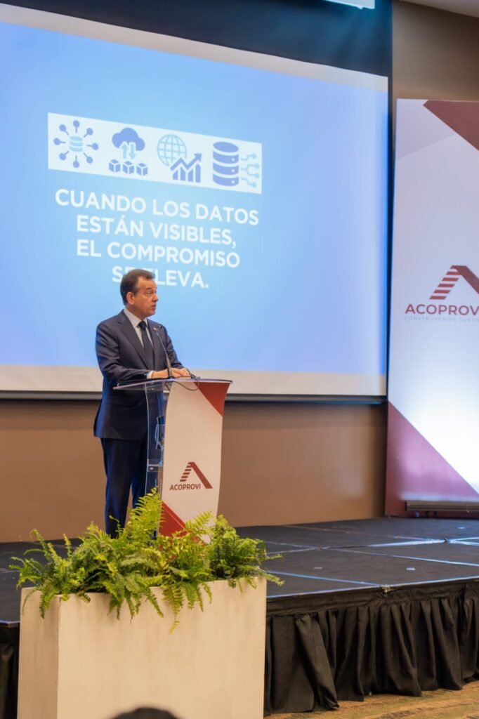 Ito Bisono en almuerzo Empresarial Mivhed y Acoprovi Ito Bisonó presenta en Acoprovi avances de modernización de la permisología