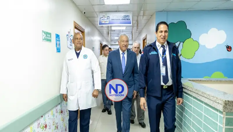 Ministro Andrés Bautista visita Hospital General Docente de la Policía Nacional