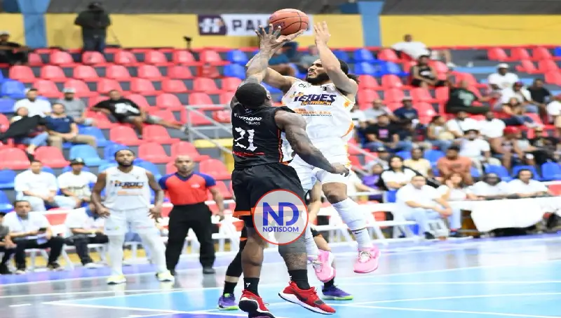 Titanes del Sur avanzan a la fase de eliminación con victoria en el último segundo 2 Titanes del Sur avanzan a la fase de eliminación con victoria en el último segundo