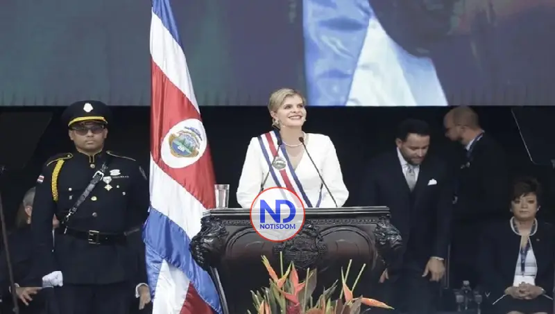 Fernández jura como segunda mujer presidenta de Costa Rica