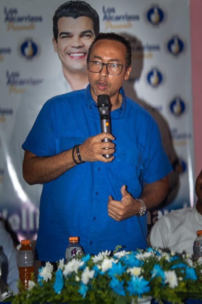 Juramentado en Los Alcarrizos equipo político que apoya a Wellington Arnaud 4 Lorenzo Ramirez Juramentado en Los Alcarrizos equipo político que apoya a Wellington Arnaud