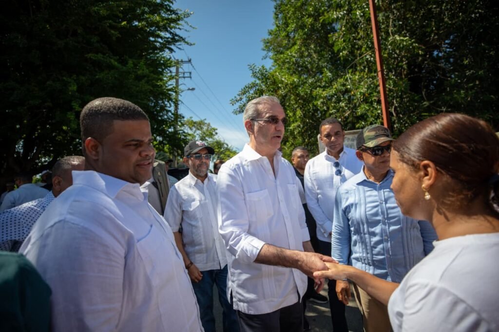 Presidente Abinader anuncia apoyo a productores afectados por lluvias en la Línea Noroeste 9 Luis Abinader 185 Presidente Abinader anuncia apoyo a productores afectados por lluvias en la Línea Noroeste