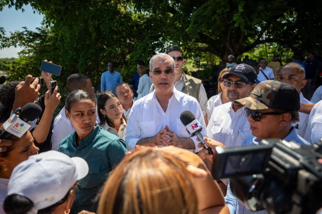 Presidente Abinader anuncia apoyo a productores afectados por lluvias en la Línea Noroeste 10 Luis Abinader 186 Presidente Abinader anuncia apoyo a productores afectados por lluvias en la Línea Noroeste