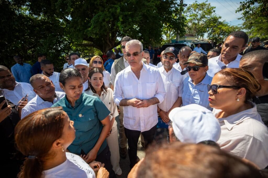 Presidente Abinader anuncia apoyo a productores afectados por lluvias en la Línea Noroeste 11 Luis Abinader 187 Presidente Abinader anuncia apoyo a productores afectados por lluvias en la Línea Noroeste