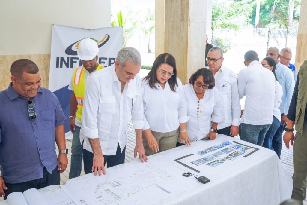 Abinader y directora de Infotep supervisan avances del Hotel Escuela Guarocuya, en Barahona 3 Luis Abinader 201 Abinader y directora de Infotep supervisan avances del Hotel Escuela Guarocuya, en Barahona
