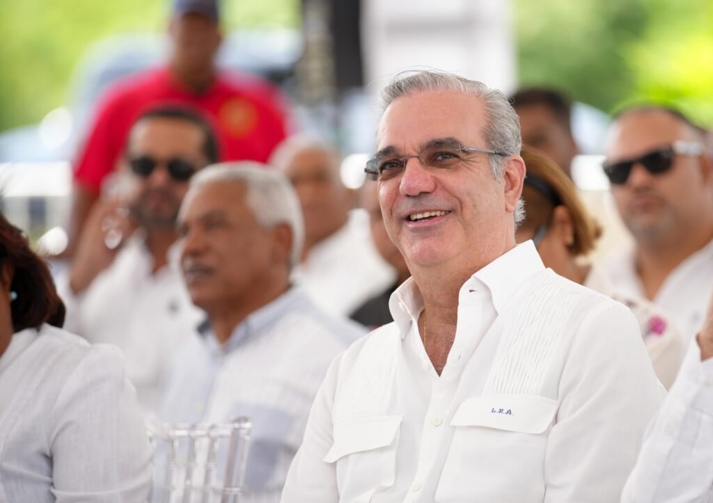 Abinader inaugura carretera Enriquillo–El Higüero en Barahona que impactará a 300 mil habitantes 3 Luis Abinader 202 Abinader inaugura carretera Enriquillo–El Higüero en Barahona que impactará a 300 mil habitantes