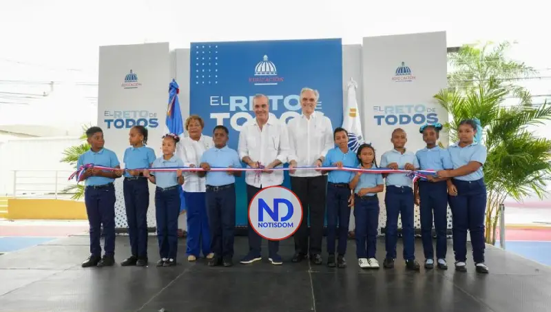 Presidente Abinader inaugura techado multiusos escolar en Boca Chica