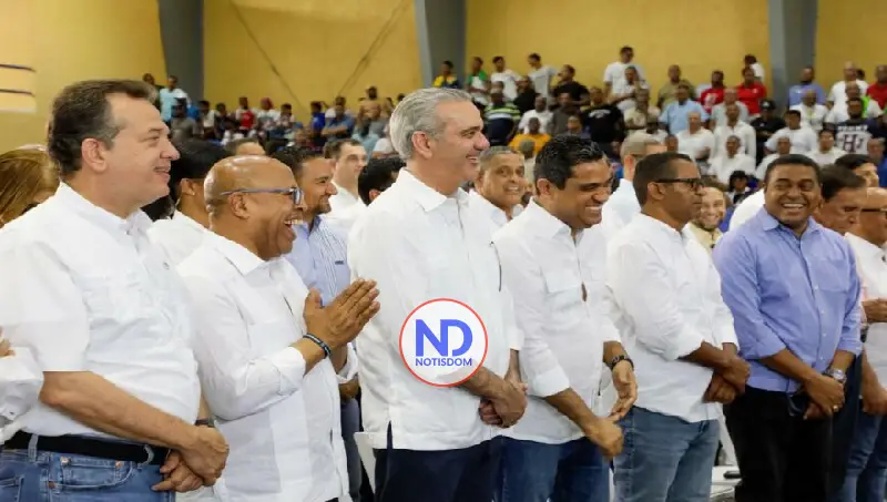 Presidente Abinader entrega remodelado Club Los Cachorros de Cristo Rey