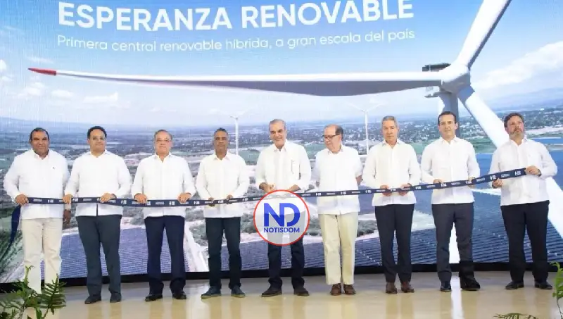 Luis Abinader inaugura primera central híbrida eólica-solar RD
