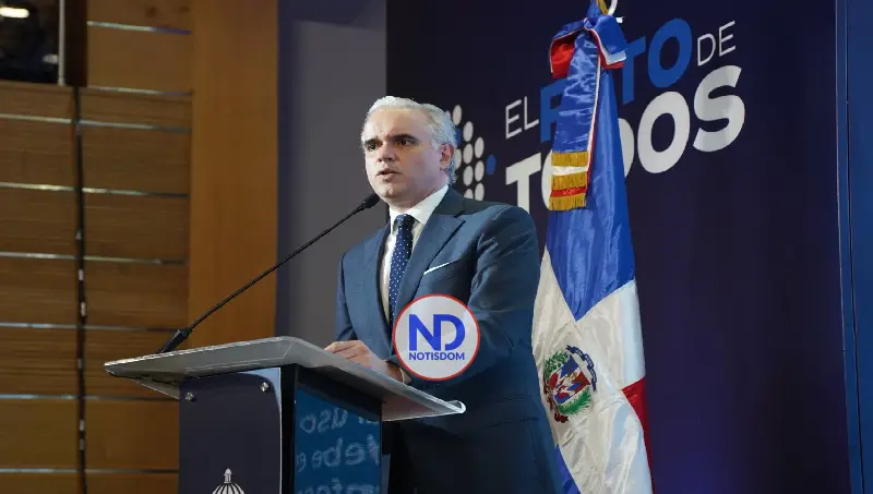 Luis Miguel De Camps instruye nueva política sobre uso de celulares en centros educativos