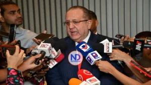Gobierno continuará aplicando aumentos precios combustibles